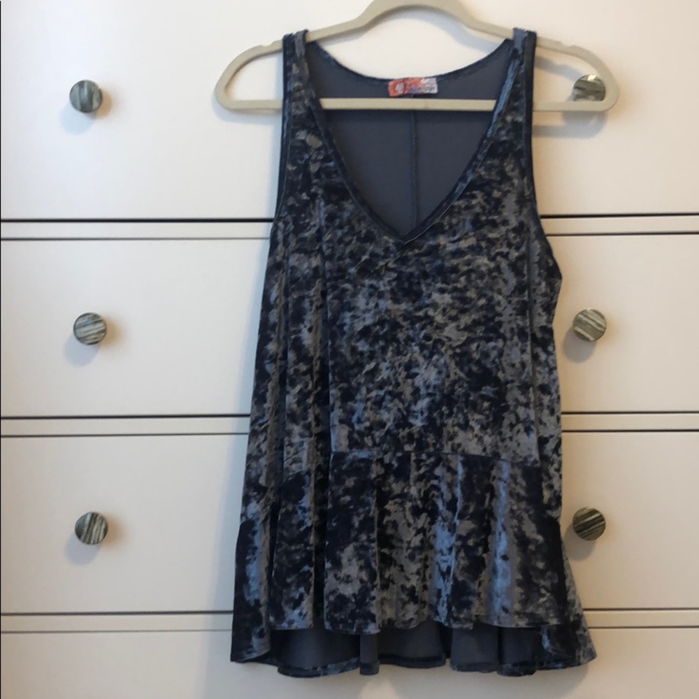 📣moving sale❗️Worn once, blue, velour top.